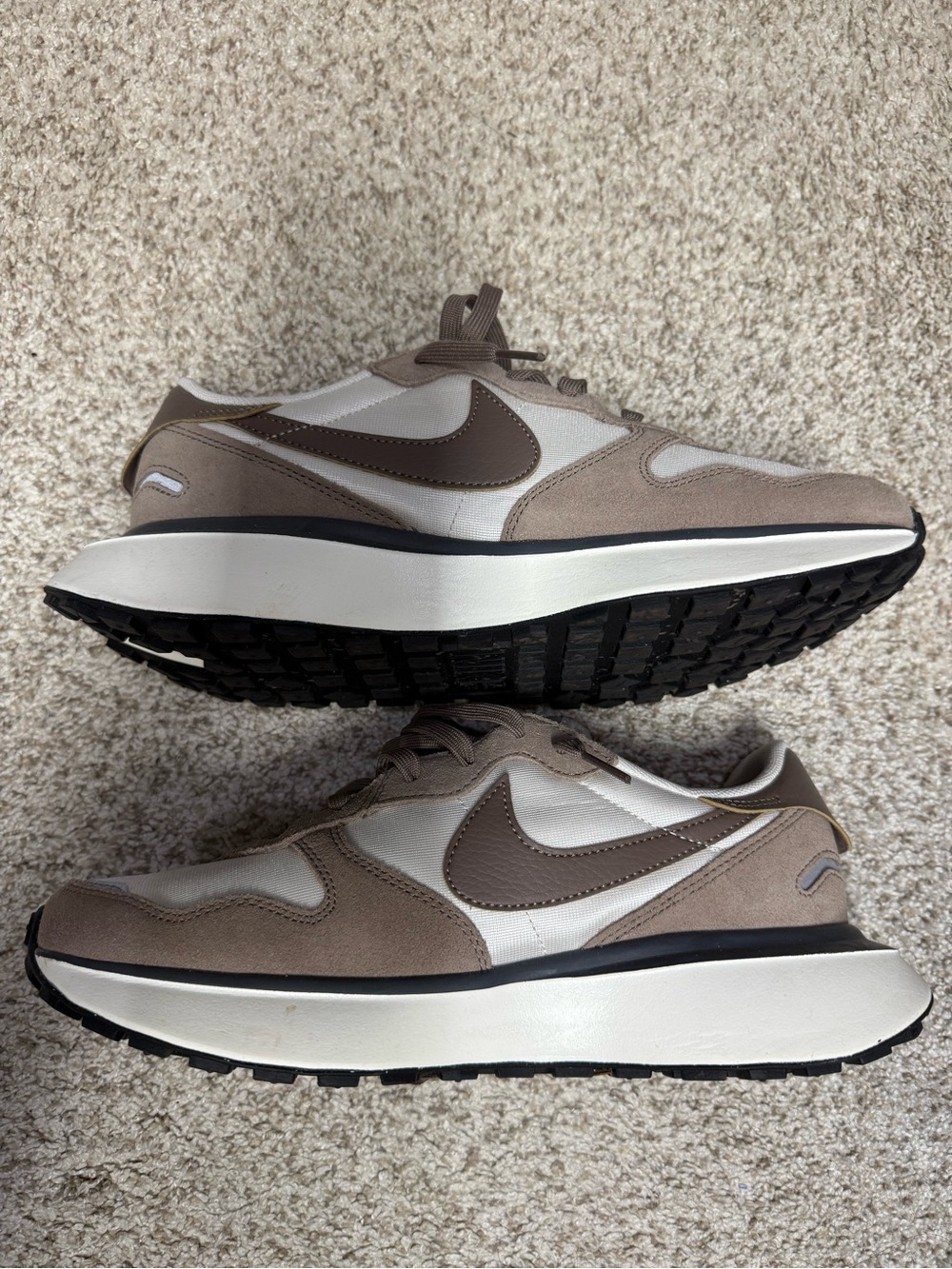 Nike Womens Phoenix Waffle Running Shoes in Taupe/Brown - Picture 5 of 6